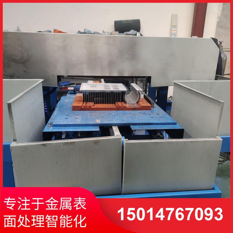 鋁材(cai)直(zhi)紋拉(la)絲機廠傢
